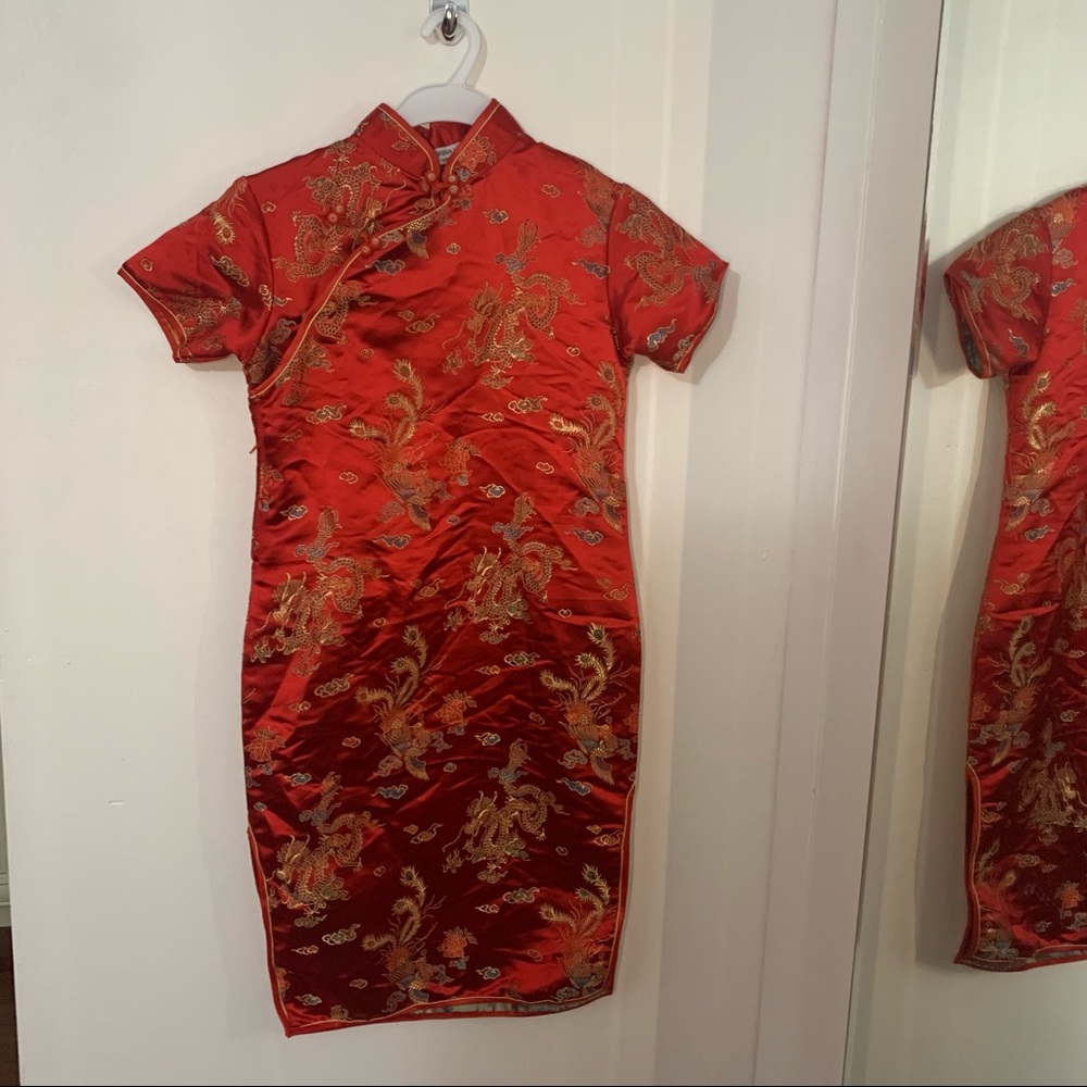 Beautiful Asian geisha dragon dress